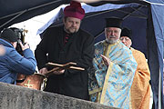 Griechisch-Orthodoxe Metropolie von Deutschland lädt ein: traditionelle Zeremonie der Gewässerweihung für die Isar an der Praterinsel 6.01.2009 (Foto: Ingrid Grossmann)